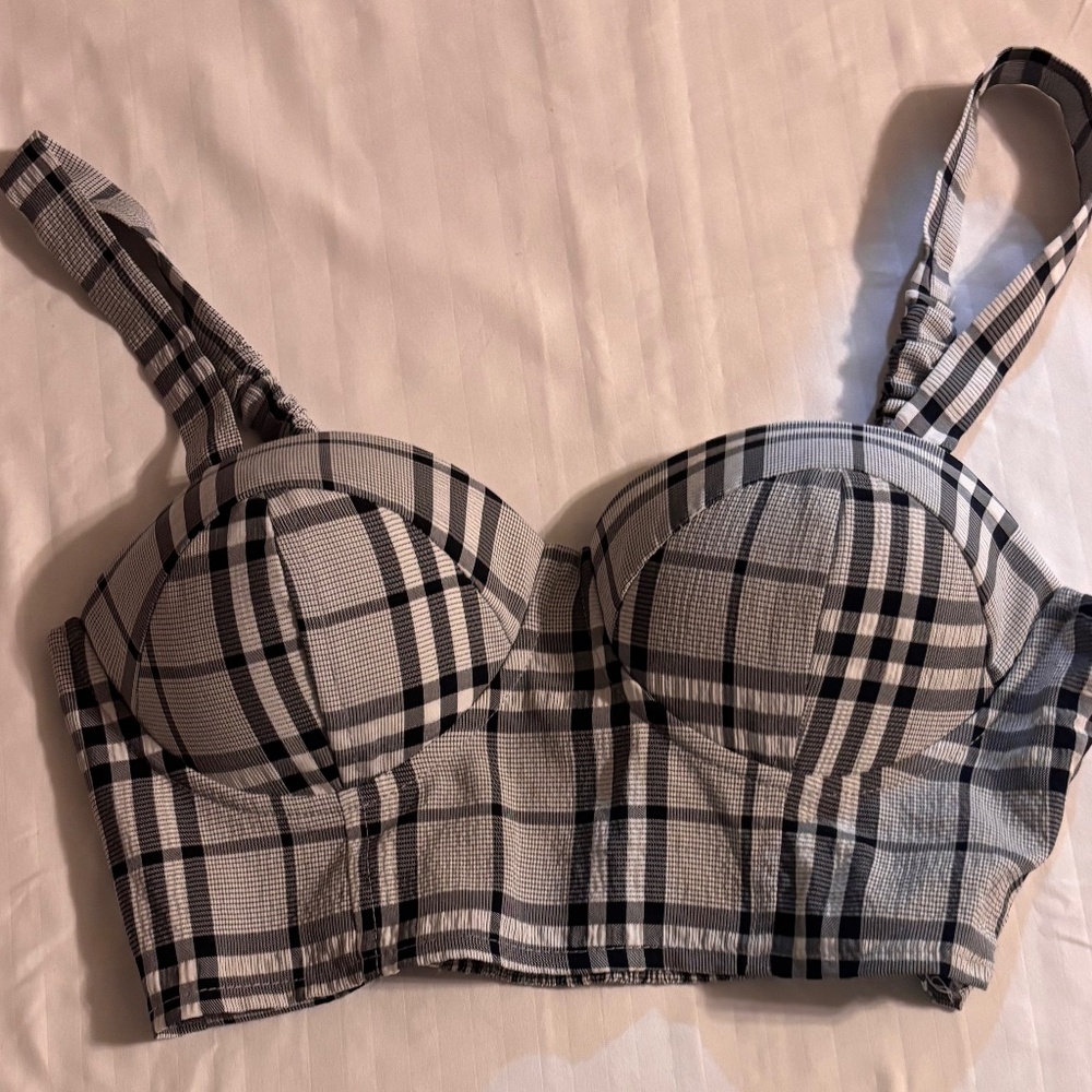 Melrose With Love Cropped Top Plaid White/Black Sleeveless Small